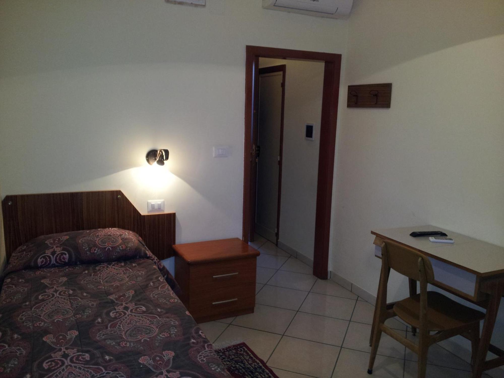 George Hotel Barcellona-Pozzo di Gotto Δωμάτιο φωτογραφία