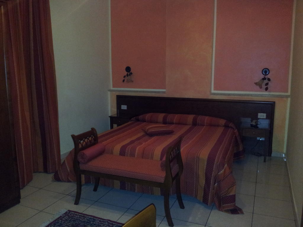 George Hotel Barcellona-Pozzo di Gotto Δωμάτιο φωτογραφία